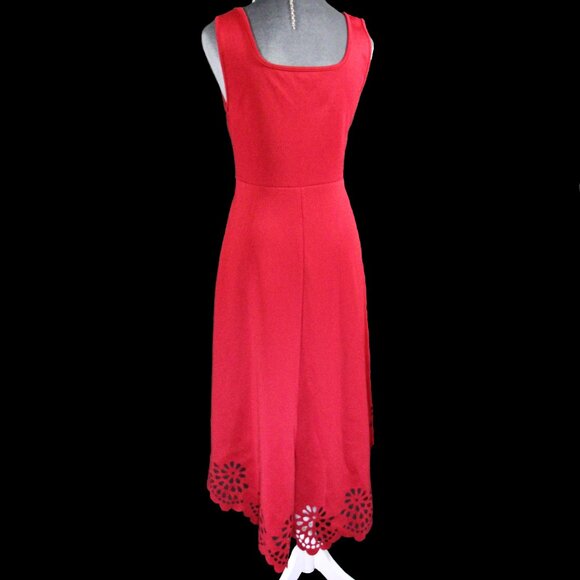 Elegant Square Neck Dress with Eyelet Cut-Out Detail - Picture 3 of 4